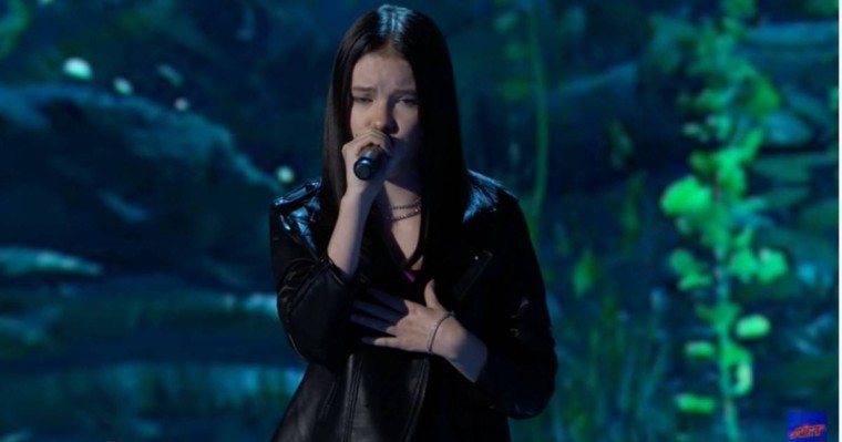 Данэлия Тулешова америкалық шоуының финалында өнер көрсетті