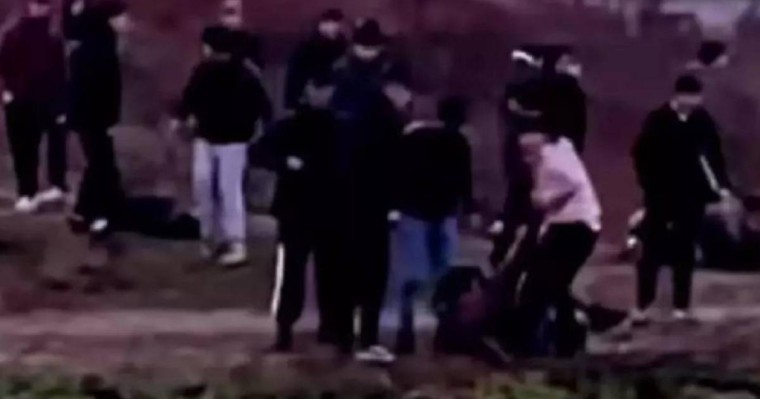 Алматы облысында мектеп оқушыларының жаппай төбелесі видео түсіп қалды