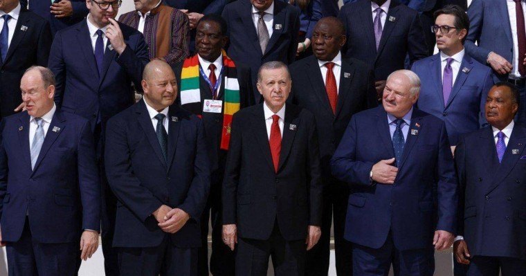 Қай елдің президенттері Лукашенкомен суретке түсуден бас тартты