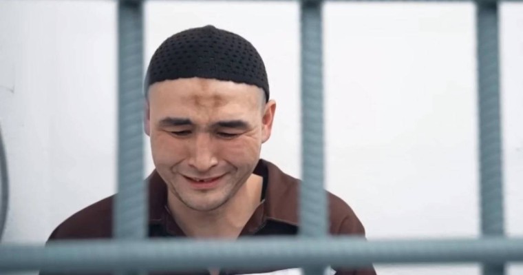 "Мен адастым": Өмір бойына сотталған террорист Руслан Күлекбаев жасаған ісіне өкінетінін айтып, көз жасына ерік берді