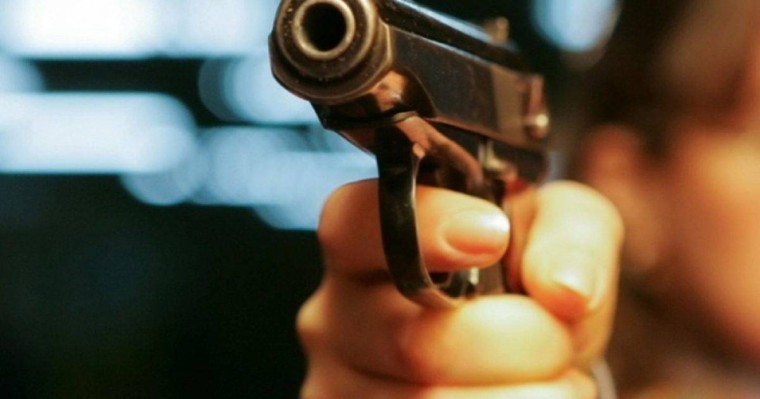 Атырауда жасөспірімдер кішкентай балаға оқ атқан