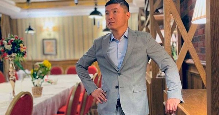 "Балам демей-ақ қояйын": Бағлан Әбдірайымов құмар ойынға салынғанда анасының қалай ренжігенін айтты