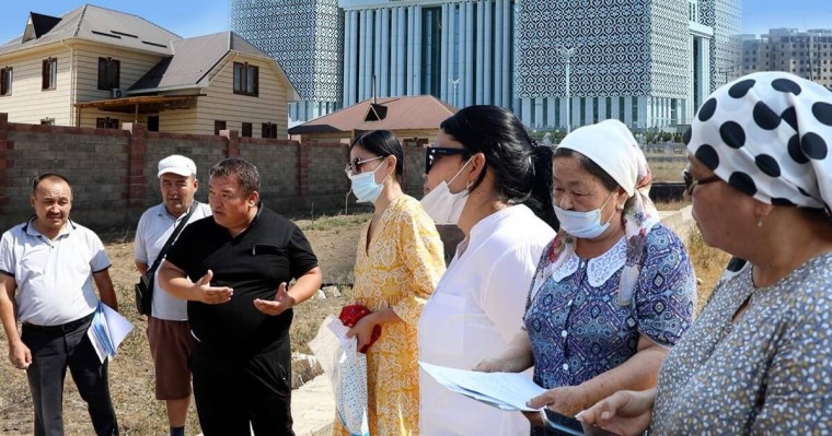 «Әкімдік Елбасының шешімін жоққа шығарды»: Түркістан тұрғындары жаппай жерінен айырылып жатыр