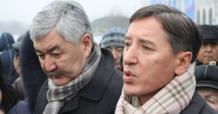 Сот Болат Әбіловке Абзал Құспанды «биліктің адамы» деген сөзі үшін айыппұл салды