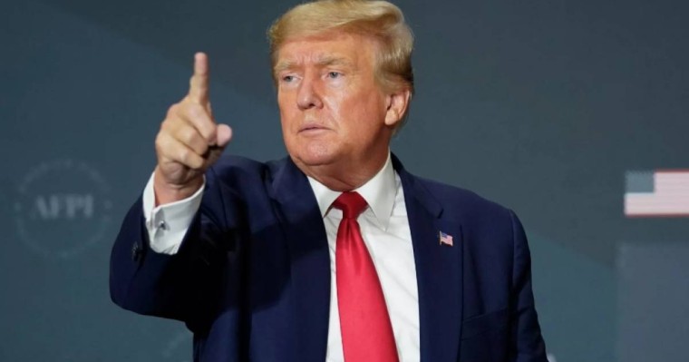 АҚШ адвокаттары Трампқа көмектесуден бас тартып жатыр