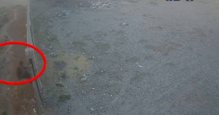 Жамбылдағы жарылыс: «Қақпадан секіріп өтіп қашқан әскерилер бейнекамераға түсіп қалған» (видео)