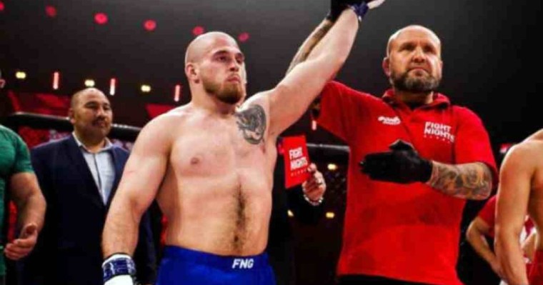 Қазақстандық спортшы әйгілі шешен балуанын жеңіп кетті (видео)