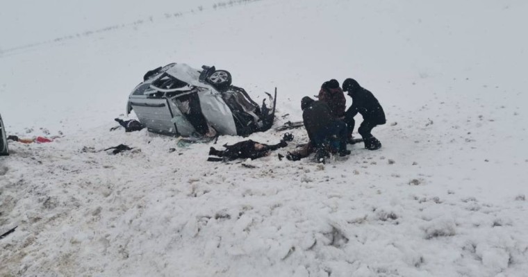 Ақжайықта басып озған Лексус екі адамның өліміне себепші болды