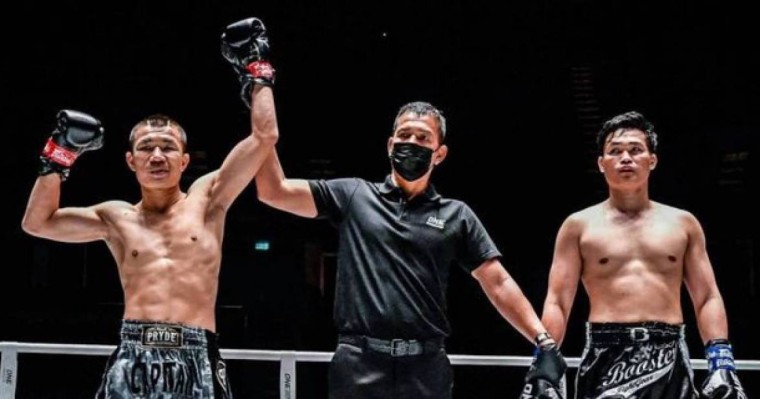 6 секундтағы нокаут. Үш дүркін әлем чемпионы қарсыласын бір соққымен талдырды (ВИДЕО)