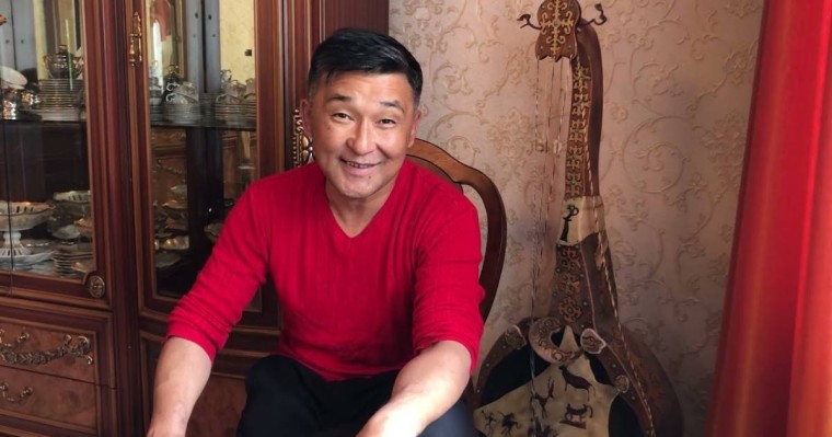 "Неге наглый боп отырсың". Алмат Сақатов басынан өткен келеңсіз оқиға жайлы айтты