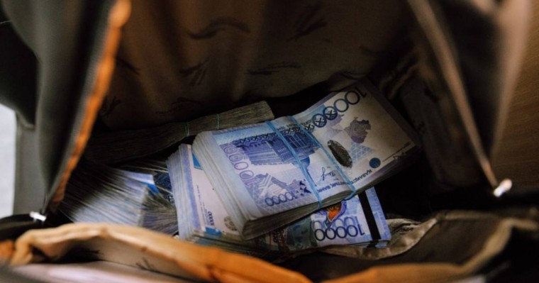 Семейде әйел автобуста 3 миллион теңге салынған рюкзакты ұмытып кеткен