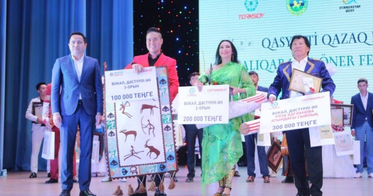 Шетелден келген қазақ өнерпаздары Тараз жұртын өз өнерлерімен тәнті етті