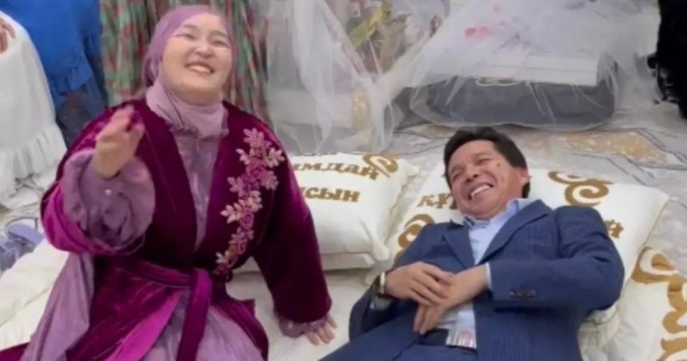 "Дәстүр үшін дауға қалдым": Абай Бегей құдалық кезіндегі әрекетін түсіндірді