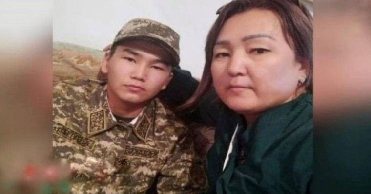 Ұлымды зорламақ болған: Сарбаздың анасы әскердегі ұдының көрген қорлығын айтып жұртты жылатты