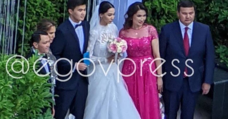 "Тұрсынбек", "бір орын 750 мың теңге". Қызылорда облысының әкімі Алматыда ұлына дүркіретіп той берді