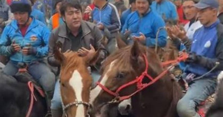 "Ұлды болайын деп, ырымдап 25 миллион теңге тікті": Мейрамбек Беспаев Тараз қаласында көкпар берді