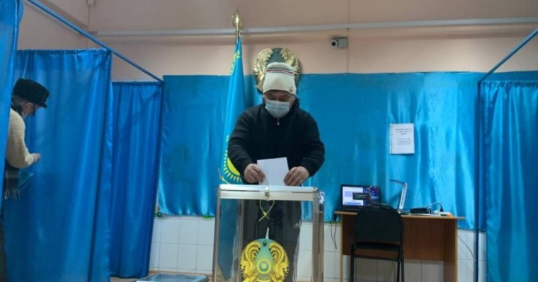 Алматыда бақылаушыларды сайлауға кіргізбей қоған