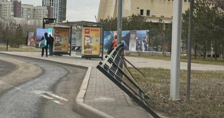 Құлаған аялдамалар, ұшқан шатырлар, жарақаттанғандар: Дауылдан кейінгі Астана