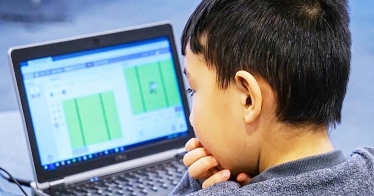 Мемлекет басшысы қашықтан оқу туралы заңға қол қойды