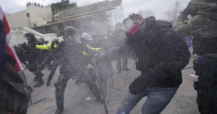 Полиция Вашингтондағы тәртіпсіздіктен бесінші адамның қайтыс болғанын растады