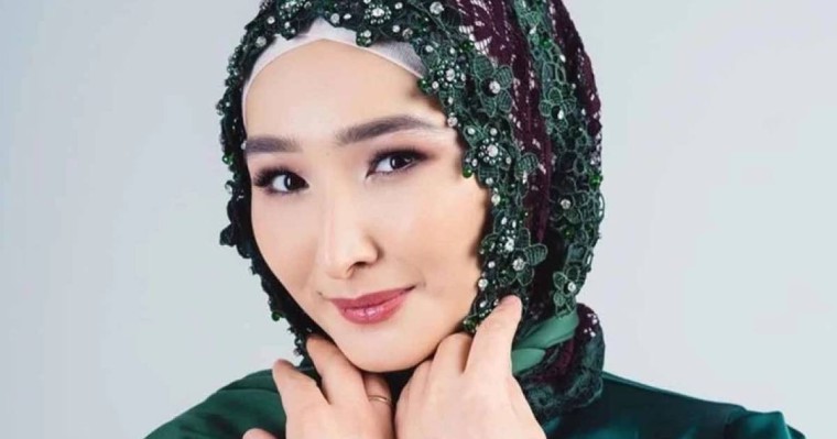 "Сандықта шіритін төрт диплом": Төреғалидің жары психолог атанғанын сынағандарға жауап берді