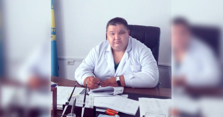 Үстемеақыны алып қойған бас дәрігер коронавирустан қайтыс болды