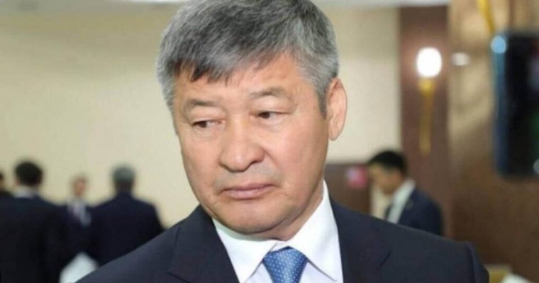 Депутат Дәулет Тұрлыханов «Маған мұндай сұрақтар қоймаңыздар» деп журналистерге жауап беруден бас тартты