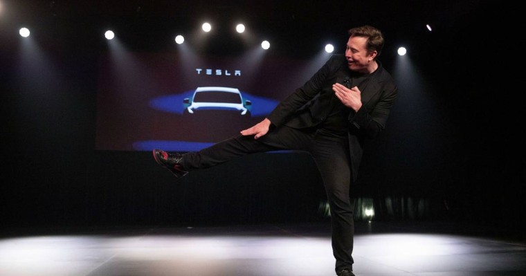 Илон Маск әлемдегі ең бай адам болғаны туралы: "Біртүрлі екен"