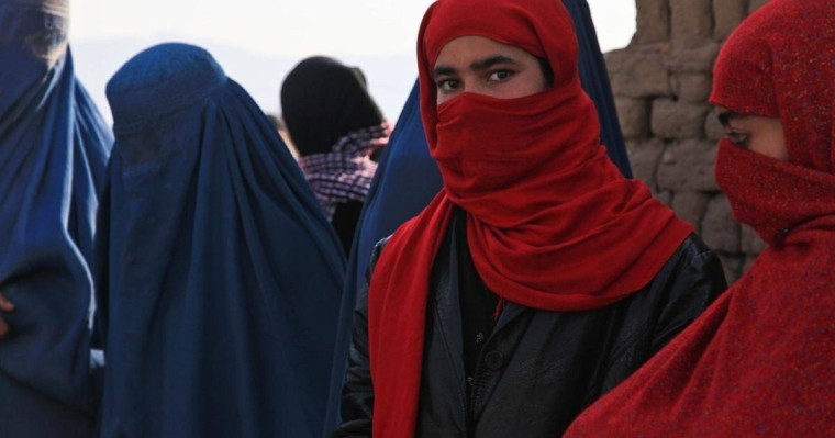 "Жасы 18-ден асқан қыздарды тоқалдыққа әкетеді": Ауғанстандағы қазақтар елдегі жағдай туралы айтты (видео)