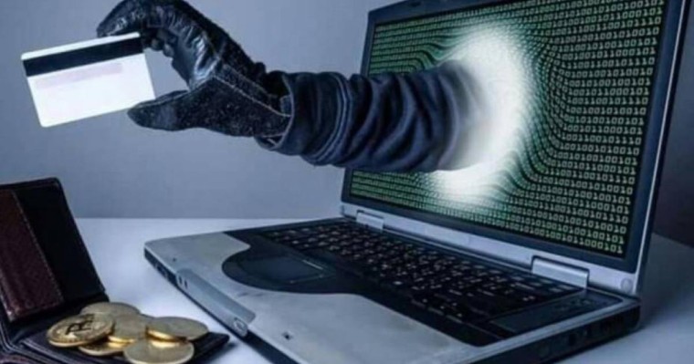 Қызылорда облысында 12 шенеунік желі арқылы "әдемі қыздарға" жалаңаш суретін жіберіп, соңында полициядан көмек сұрады