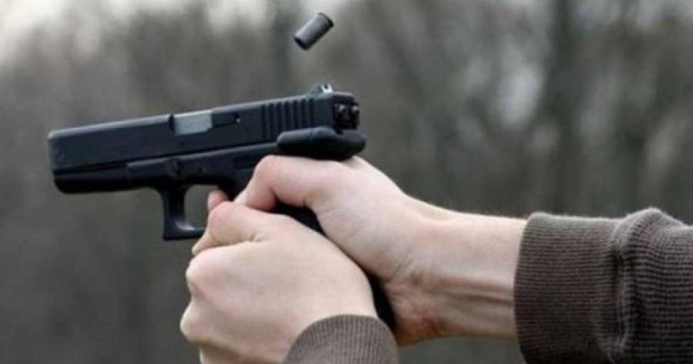 Ақтау тұрғынын аулада атып кетті