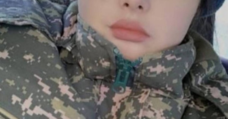 “Казармада жалғыз жатқызып қоясың ба”: Әскердегі қыз әскерде қорлыққа ұшырағанын айтты