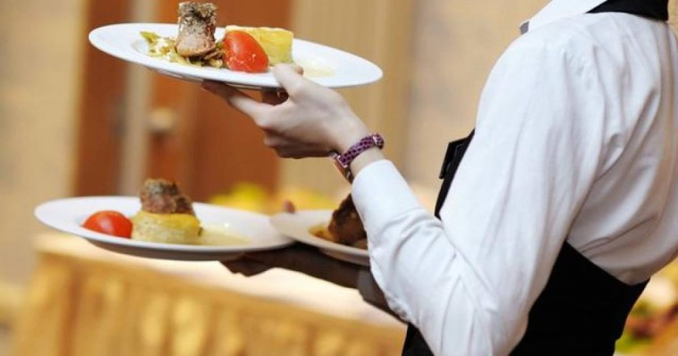 Қазақша мәзір сұраған адамды шығарып жіберген администратор қамауға алдынды