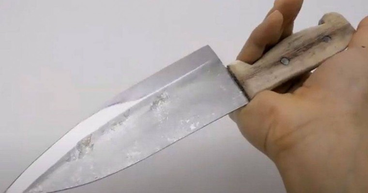 Пышақты жуып, тығып қойған: Павлодарда жігітінің қылмысын жасырған қыз ұсталды