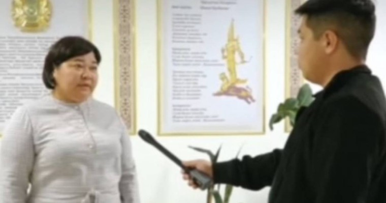 "Мен қайдан білейін?" Желіде ауыл әкімінің сұхбаты тарады (Видео)