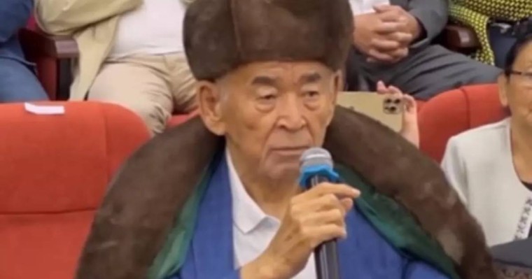 Өзіне арналған арнау шумақтарын естіген Жүрсін Ерман көзіне жас алды (видео)