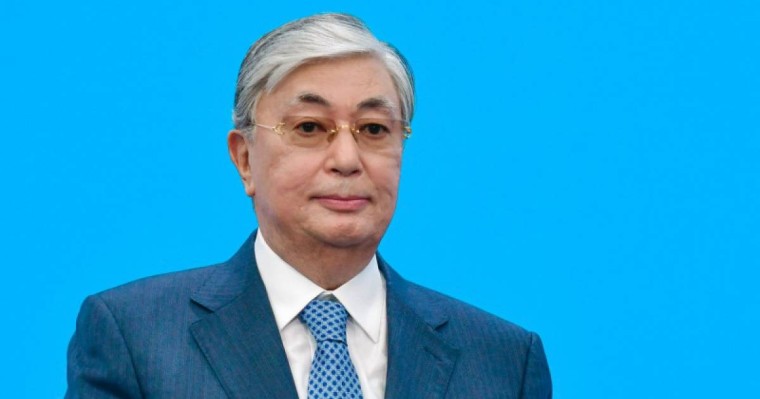 Ата заңға сүйеніп саяси тұрақтылықты сақтаймыз: Тоқаев Конституция күнімен құттықтады
