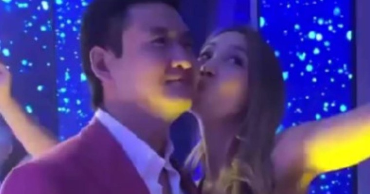 "Толқын ұрысады": Төреғали Төреәлі тойда ыңғайсыз жағдайға тап болды (видео)