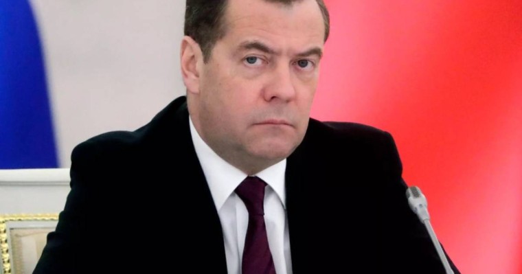 Медведев: Қазақстан - жасанды ел, біз келмейінше тәртіп орнамайды!