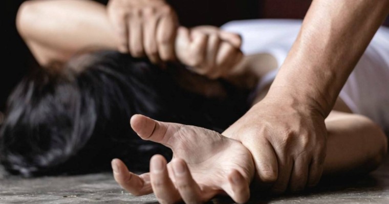 Алматылық аруды зорлаған прокуратураның экс-қызметкері бостандықта жүр (ВИДЕО)