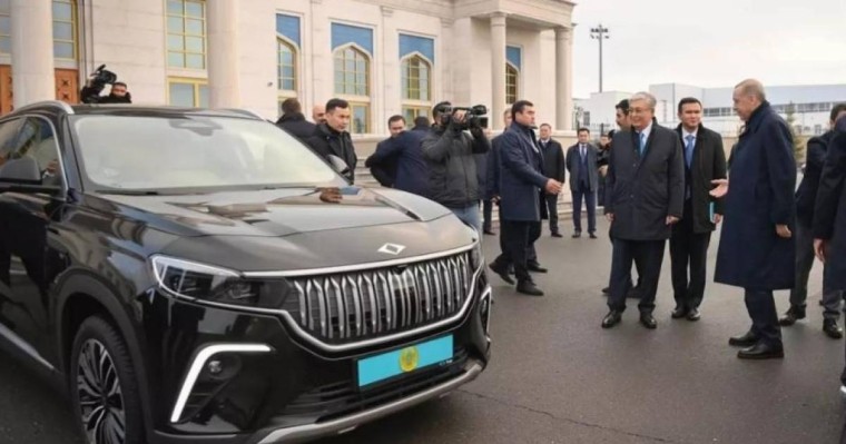 Ердоған Қасым-Жомарт Тоқаевқа электромобиль сыйлады