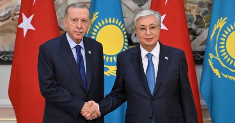 "Түркия – еліміздің ең сенімді серіктесі": Ердоған Тоқаевқа көлік сыйлады (видео)