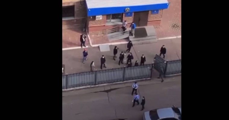 Нұр-Сұлтанда полиция басқармасына "шабуыл" жасалды (ВИДЕО)