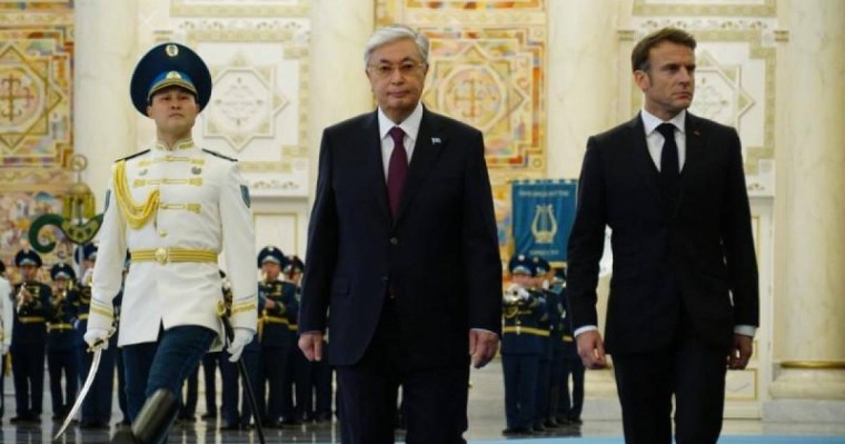 Тоқаев Ақордада Франция президентін қарсы алды