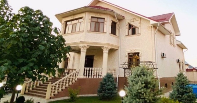 Эстрада әншісінің Шымкенттегі 250 млн тұратын үйі сатылмай тұр (фото)