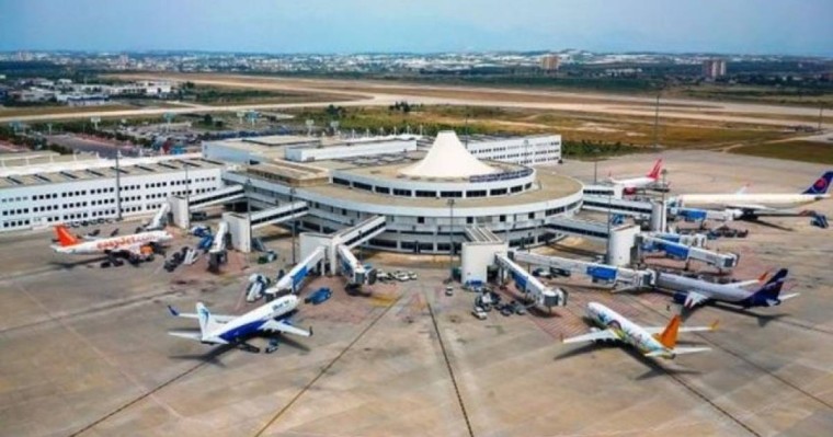 Қазақстандық өгей қызын Анталияның әуежайында қалдырып кеткен