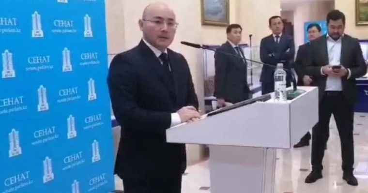 Министр Қуантыров костюмінің бағасын атады