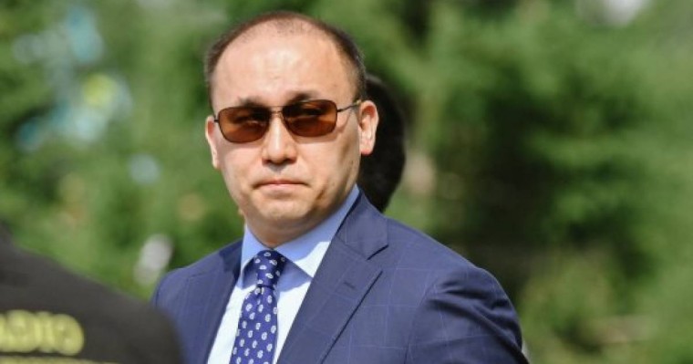 Дәурен Абаев өзін айыптағандарға жауап берді: Абай да орыс тілін білді емес пе