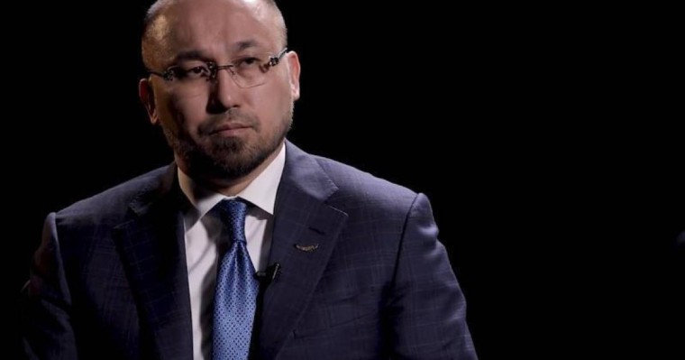 "Үңгірдегі" қазақ тілі? Дәурен Абаев орыс тіліне қатысты 90%-ды қайдан алып отыр