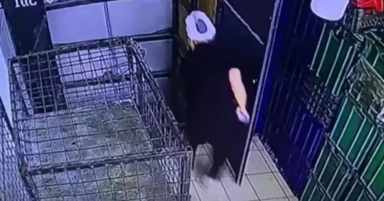 Ақтауда ер адамның үстіне лифт құлады (видео)